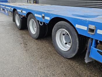 3 AXLE SEMI / EXTENDABLE / HYDR. RAMPEN